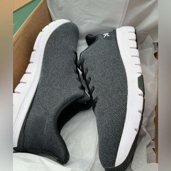 KURU FLEX Via Men\'s Charcoal and White Athletic Sneakers size 10.5‎ Wide